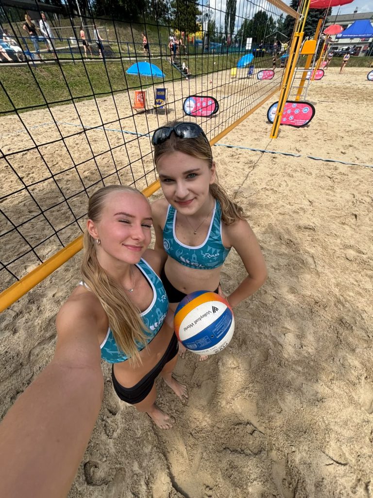Lidia Pszczółka/Zuzanna Purszke na 7 miejscu w 1/2 Finału Mistrzostw Województwa Śląskiego Juniorek w siatkówce plażowej